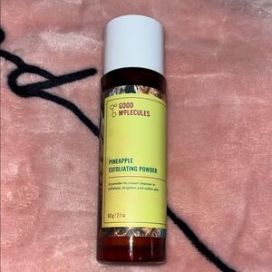 Good Molecules Pineapple Exfoliating Powder - Yellow and White